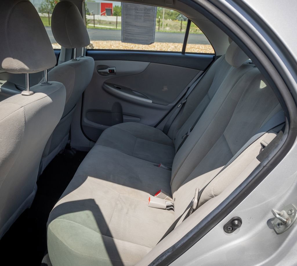 Used 2013 Toyota Corolla LE FWD image 17