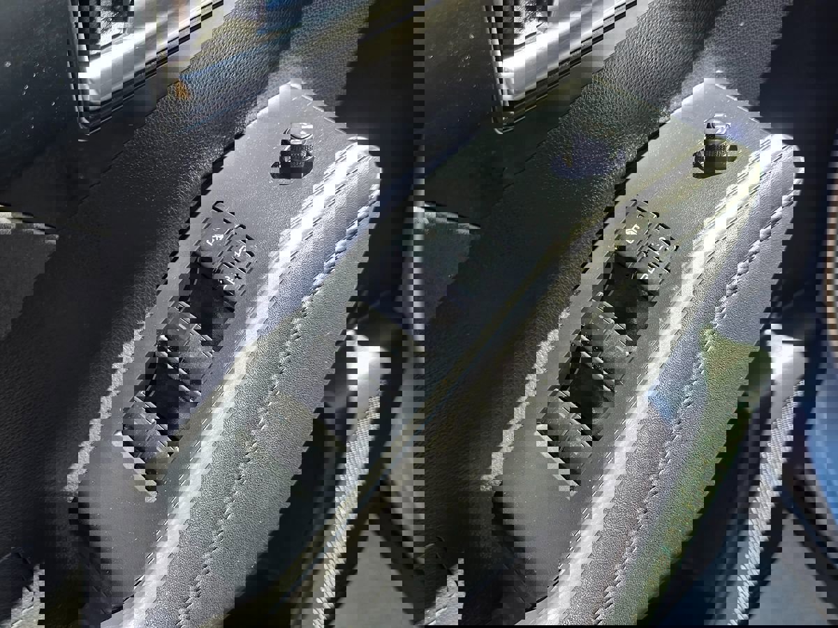 Used 2020 Toyota Highlander XLE image 32