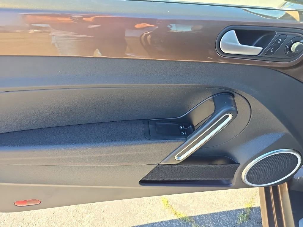 Used 2013 Volkswagen Beetle 2.5 image 27