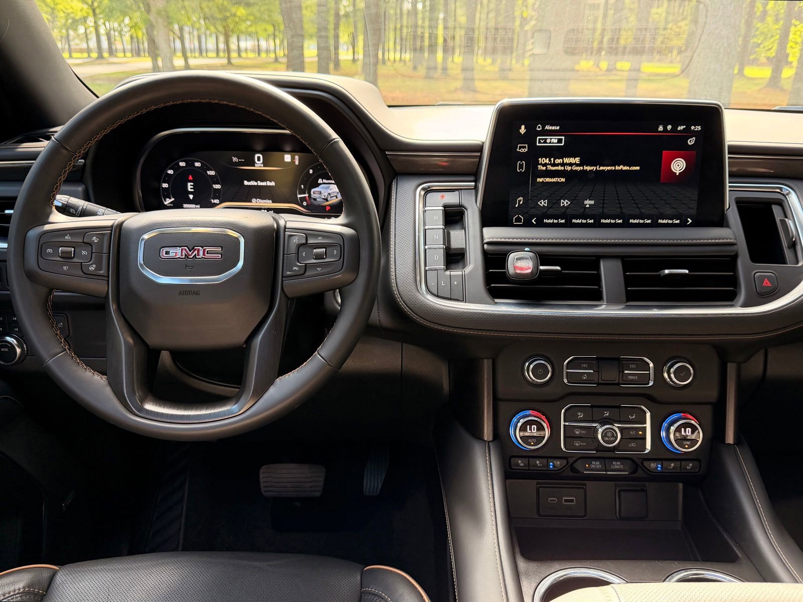 Used 2023 GMC Yukon AT4 w/ AT4 Premium Package AWD/4WD image 3