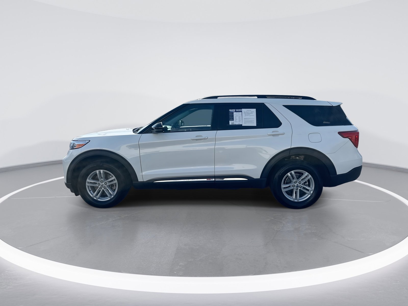 Used 2024 Ford Explorer XLT w/ Equipment Group 202A AWD/4WD image 6