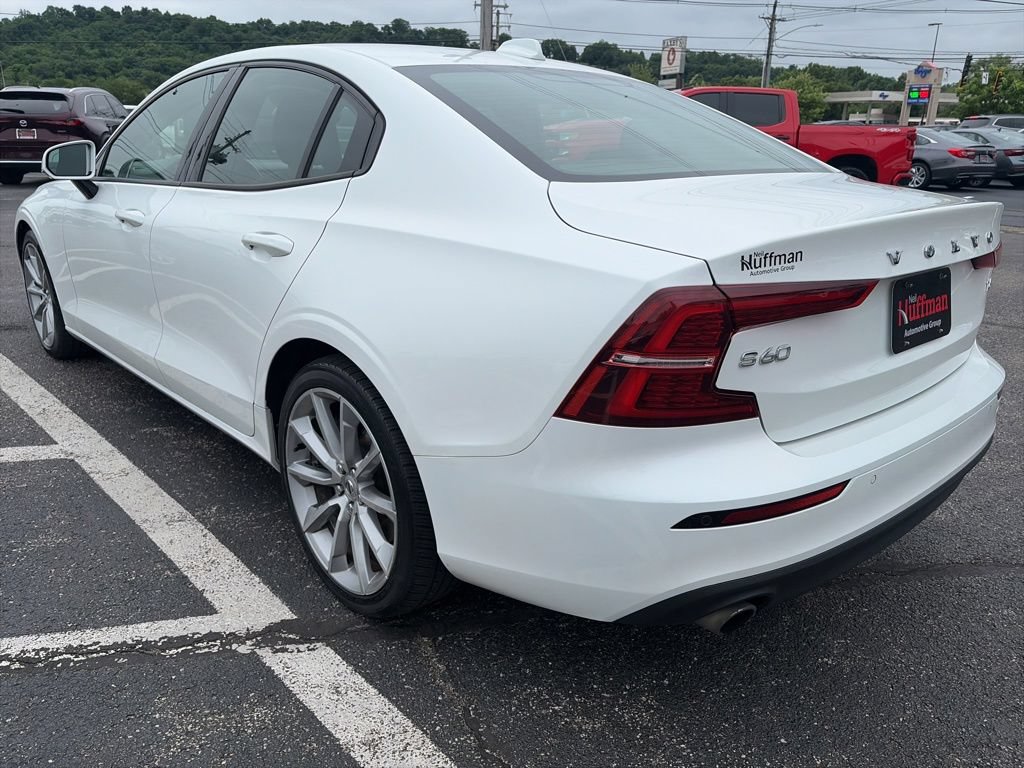 Used 2021 Volvo S60 T6 Momentum AWD/4WD image 5