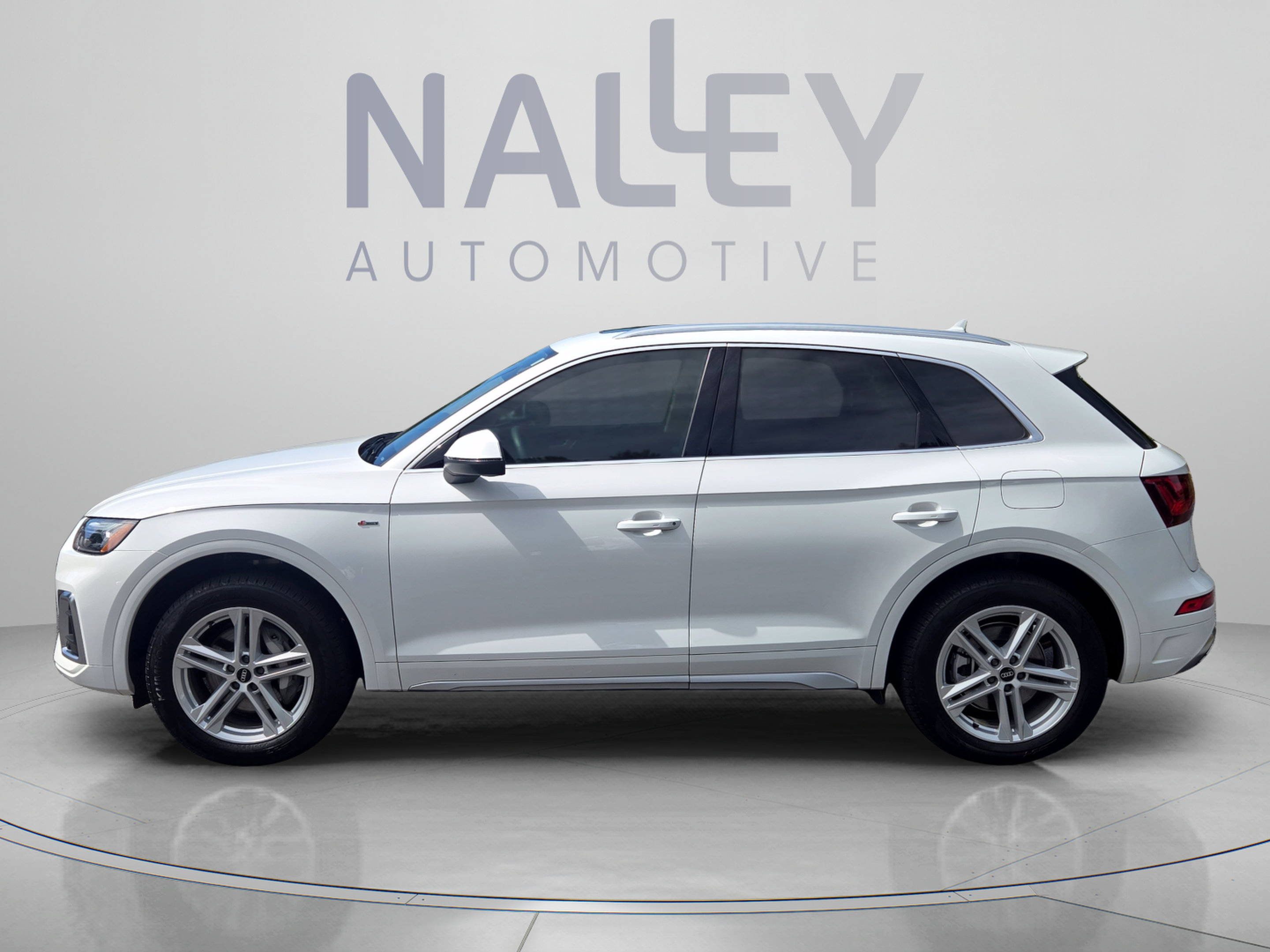 Used 2023 Audi Q5 e Premium AWD/4WD image 2