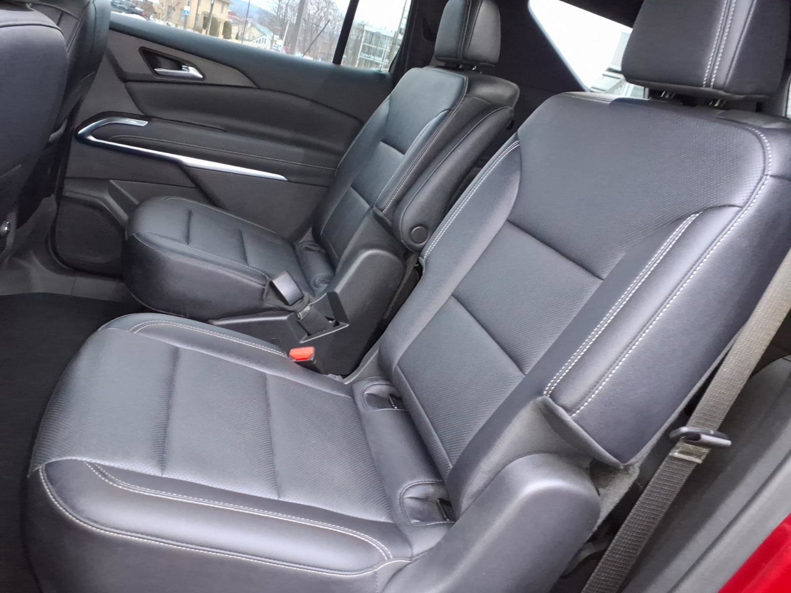 Used 2025 Chevrolet Traverse LT w/ Midnight/Sport Edition image 13