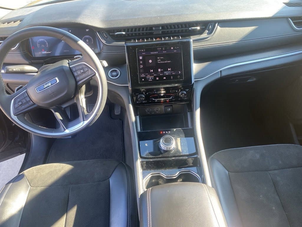 Used 2023 Jeep Grand Cherokee Altitude image 37