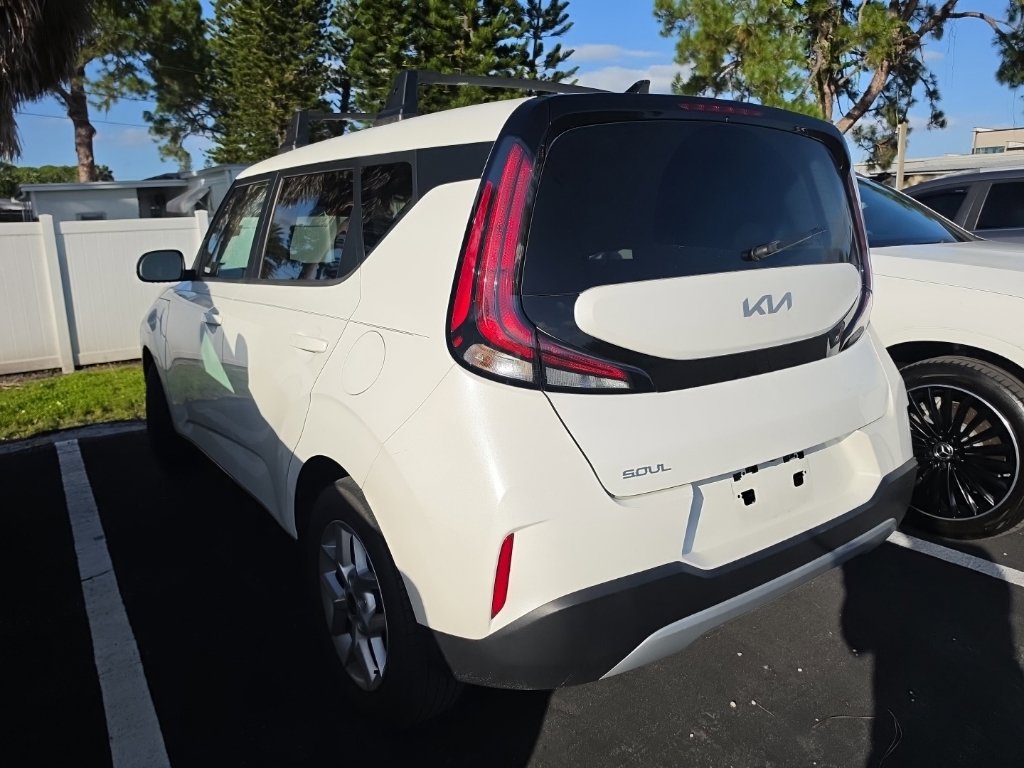 Certified 2023 Kia Soul LX w/ LX Technology Package FWD image 12