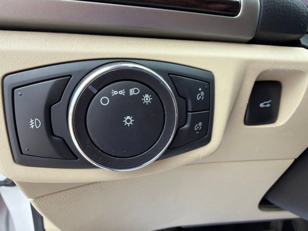Used 2015 Ford Fusion SE w/ Equipment Group 202A FWD image 21