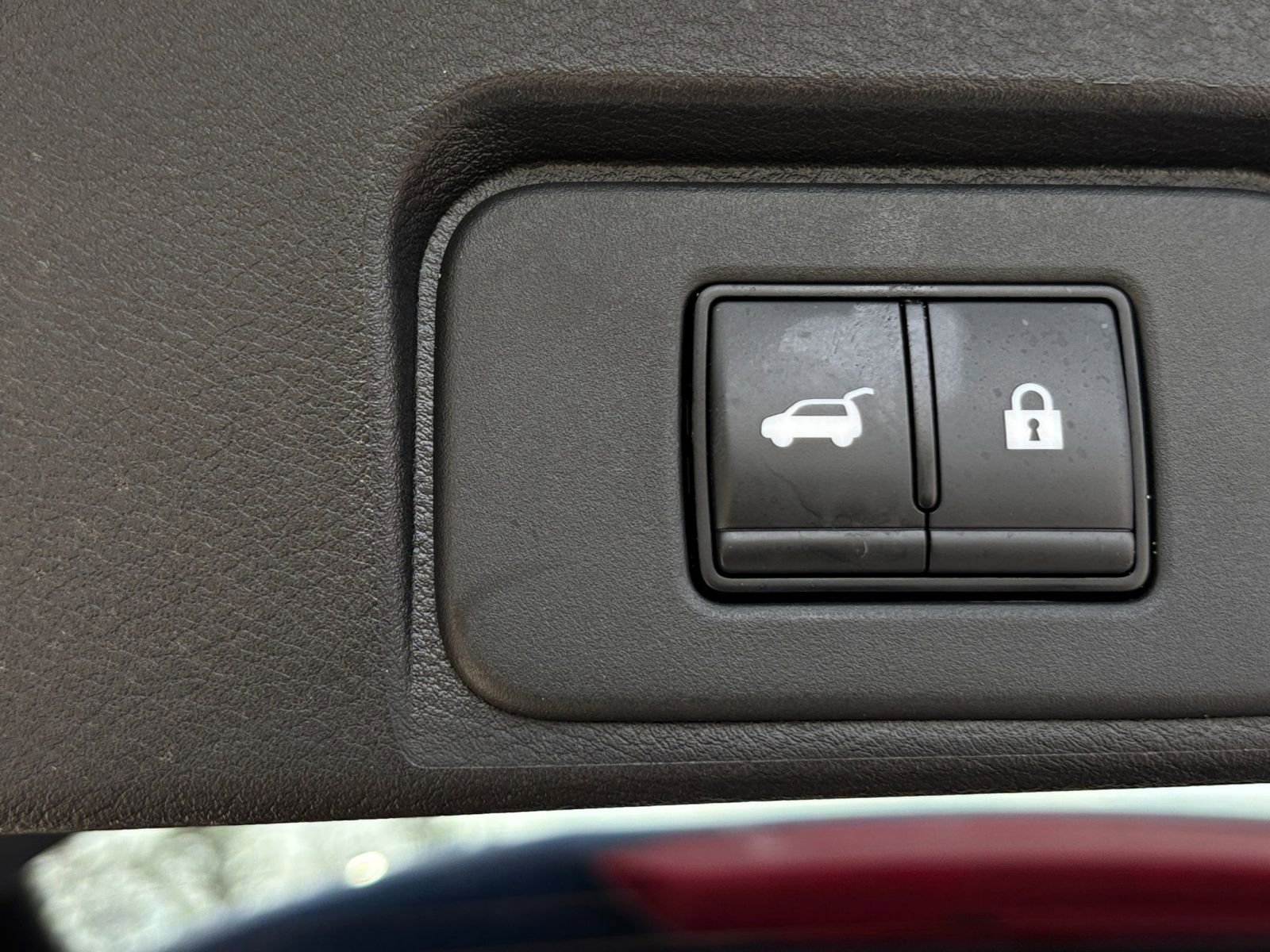 Used 2025 Nissan Rogue SV FWD image 23