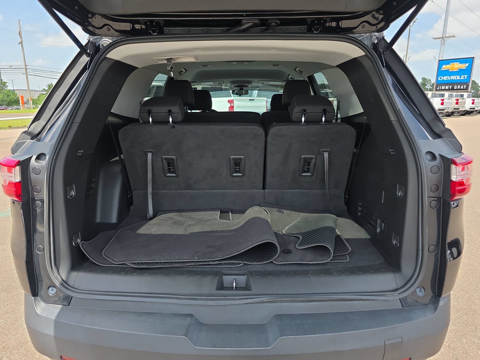 Used 2020 Chevrolet Traverse LS w/ LPO, Blackout Package FWD image 14
