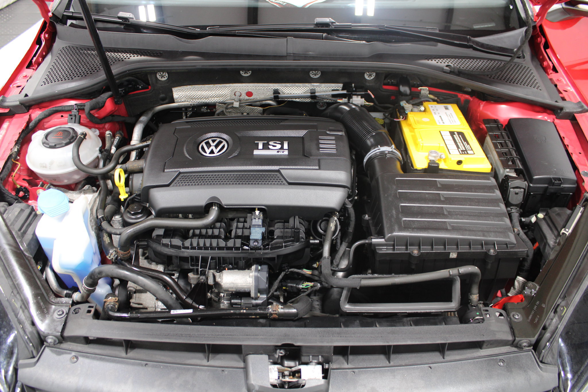 Used 2018 Volkswagen Golf R 4-Door AWD/4WD image 10