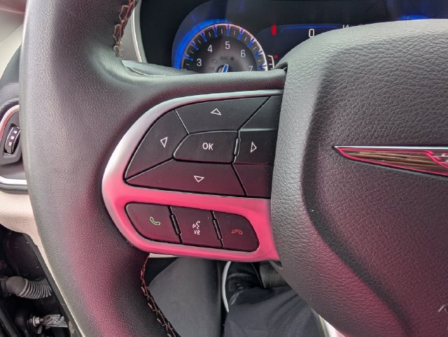 Used 2022 Chrysler Pacifica Touring-L FWD image 18