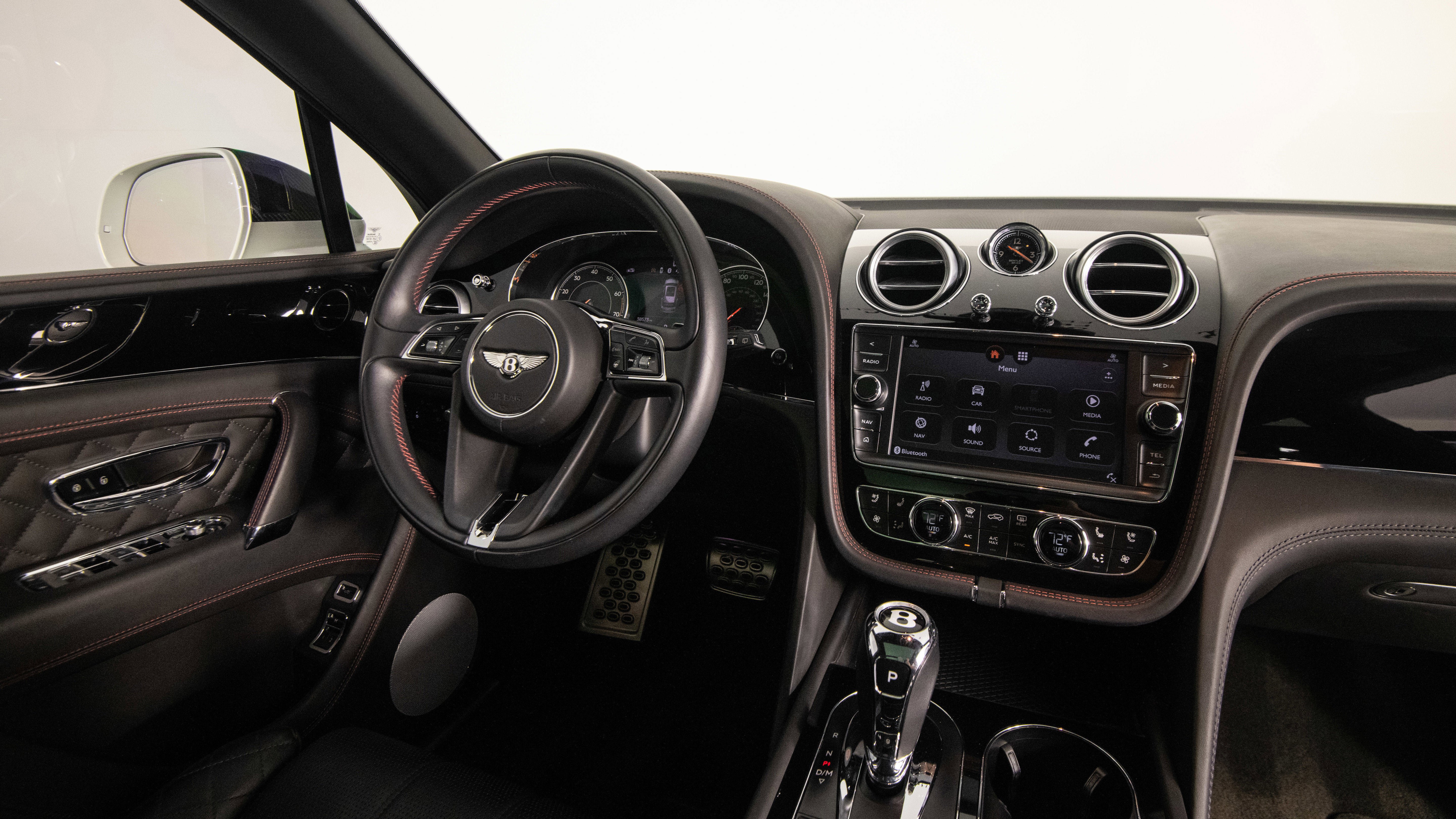 Used 2018 Bentley Bentayga image 50