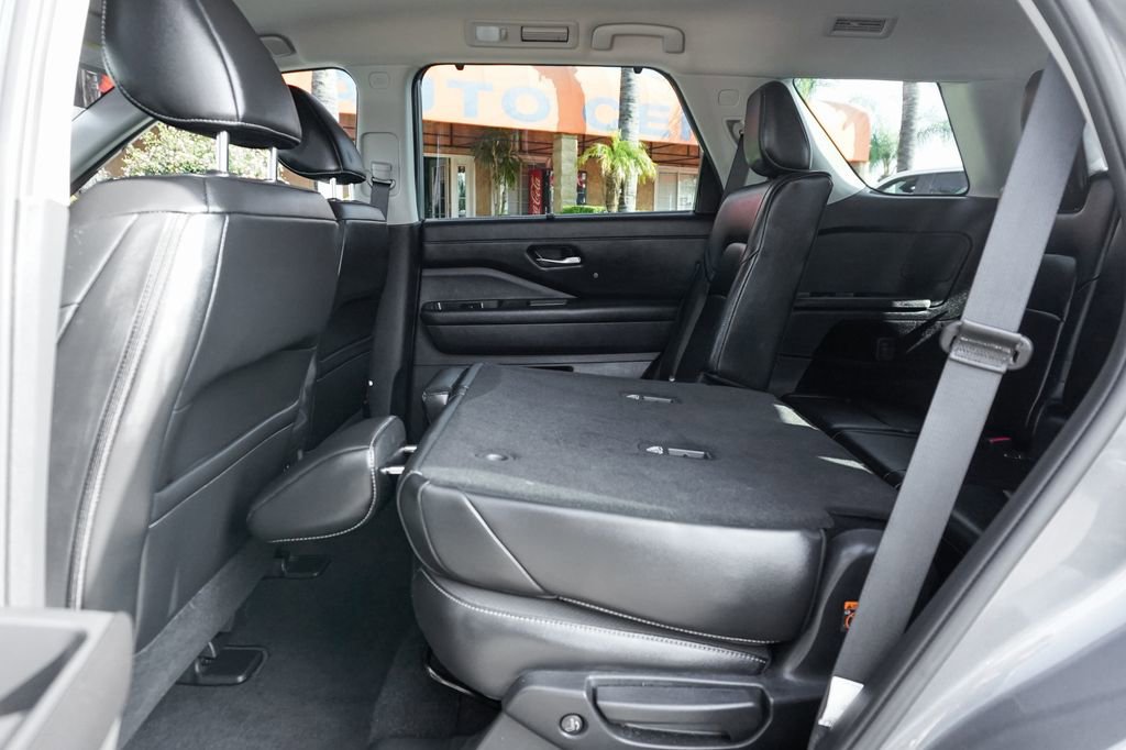 Used 2025 Nissan Pathfinder SL image 35