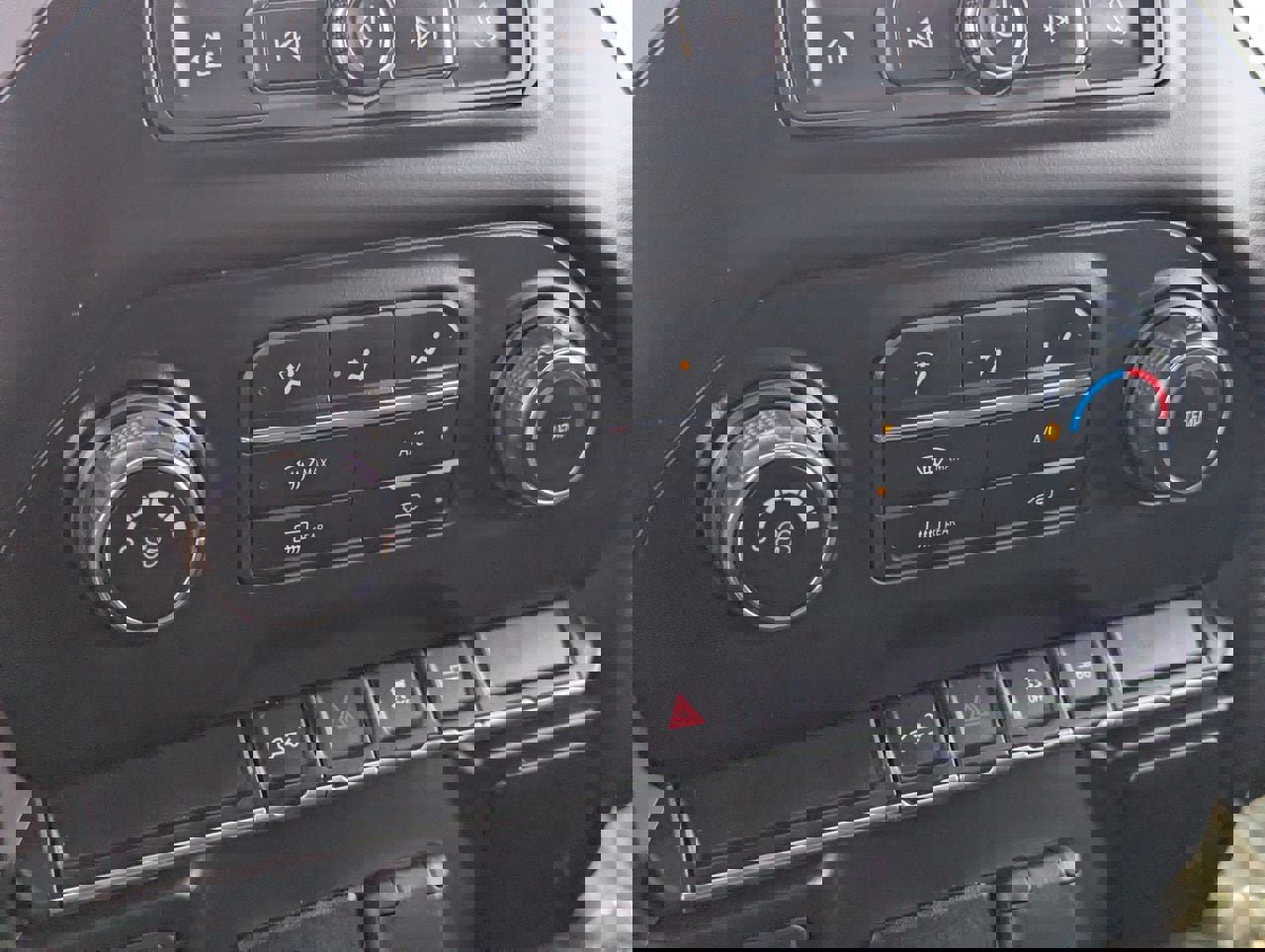 Used 2020 Chevrolet Silverado 1500 Custom w/ Custom Value Package image 25