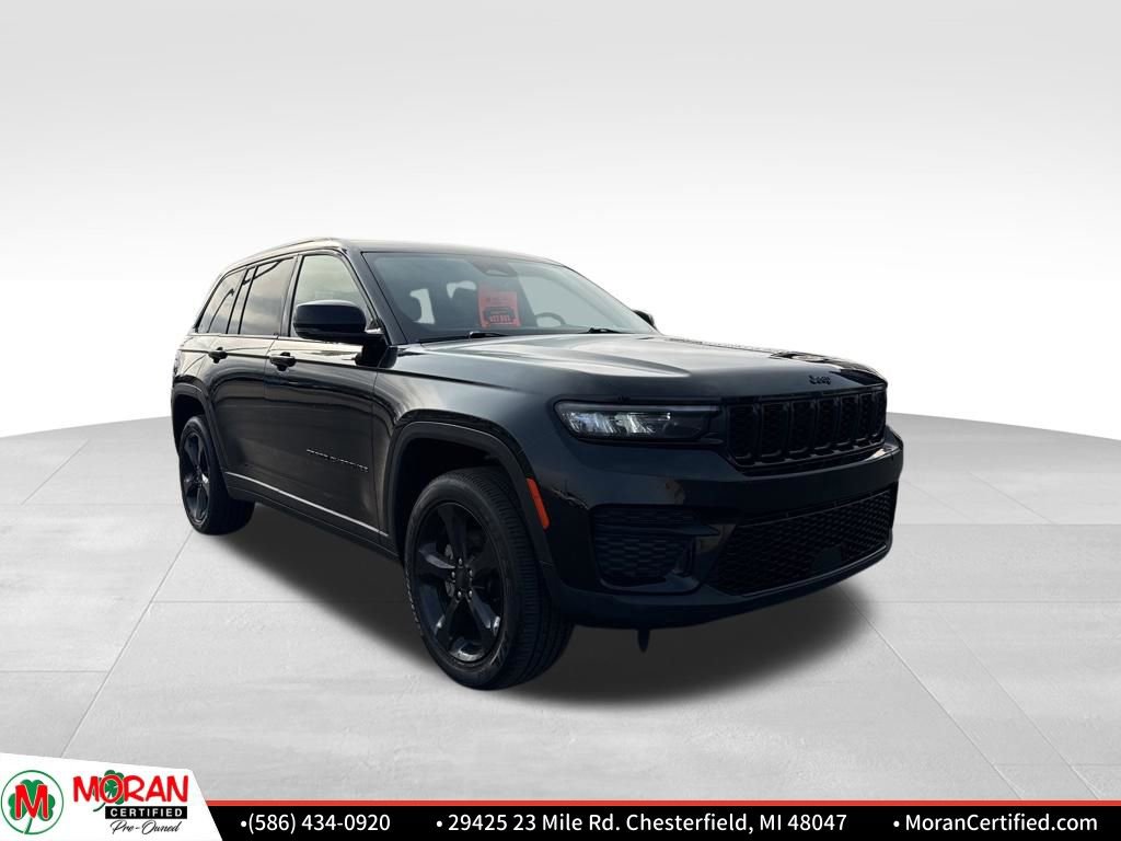 Used 2023 Jeep Grand Cherokee Altitude image 7