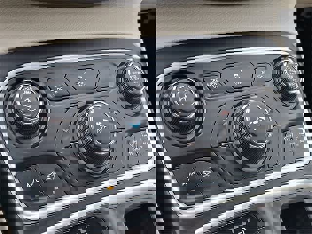 Used 2016 Chrysler 200 Limited image 23