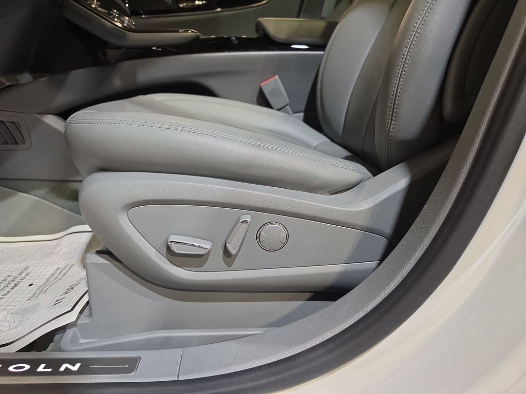 Used 2022 Lincoln Nautilus Reserve AWD/4WD image 14