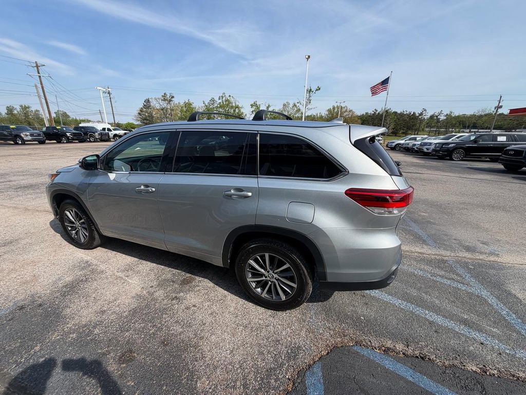 Used 2018 Toyota Highlander XLE FWD image 5