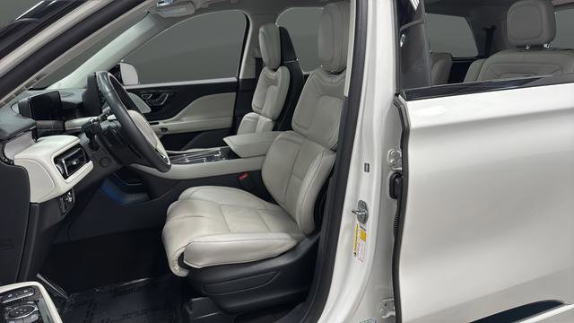 Used 2025 Lincoln Aviator Reserve w/ Equipment Group 201A AWD/4WD image 9
