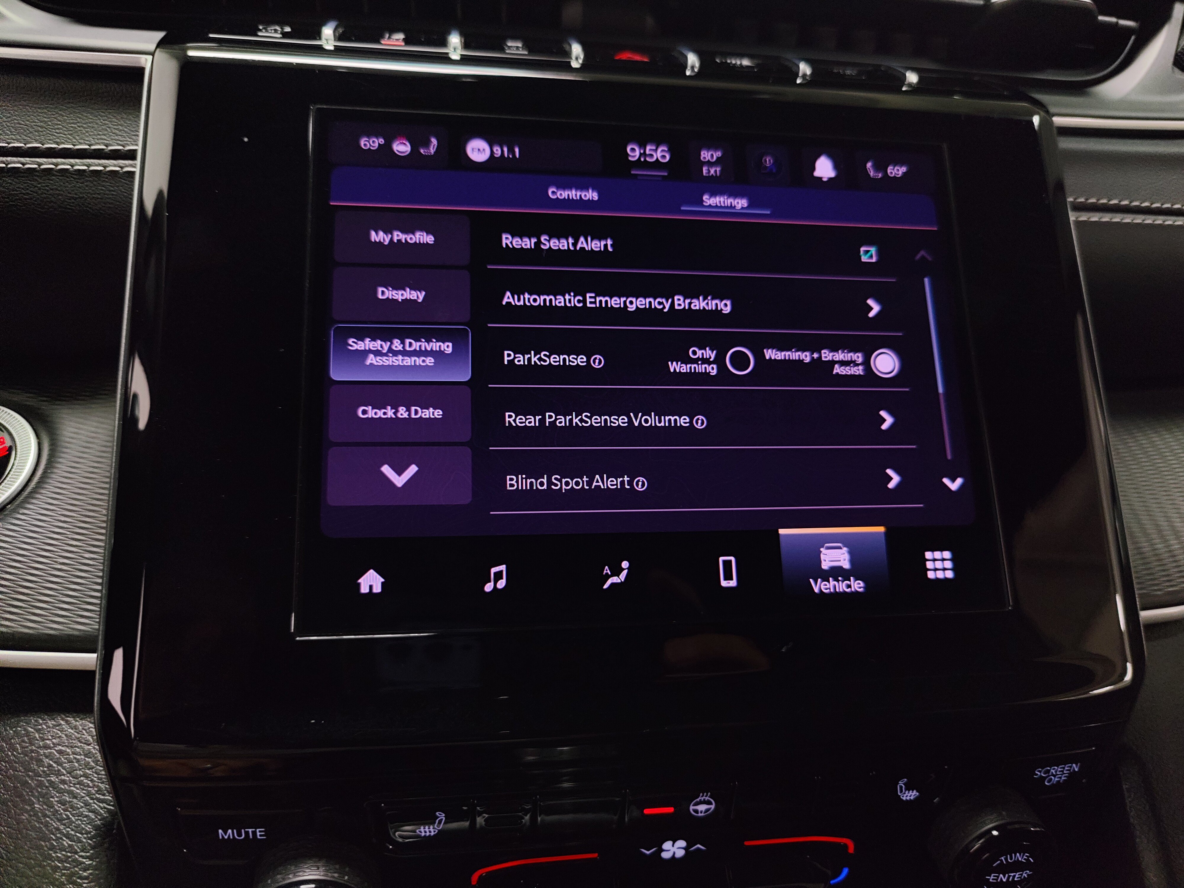 Used 2025 Jeep Grand Cherokee L Laredo w/ Luxury Tech Group I AWD/4WD image 19