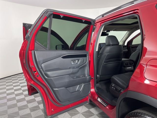 Used 2025 Honda Pilot Touring image 41