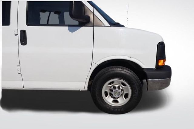 Used 2014 Chevrolet Express 2500 w/ Cold Climate Package image 13