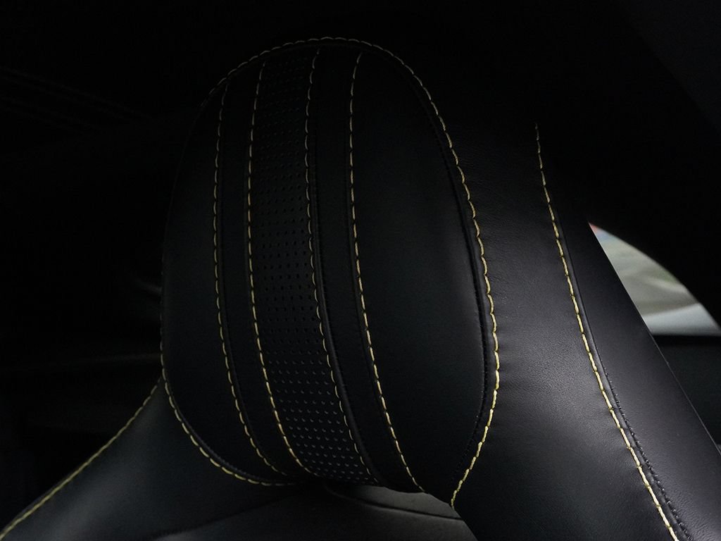 Used 2020 Aston Martin V8 Vantage Coupe RWD image 30