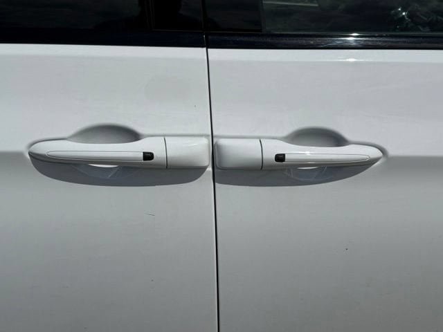 Used 2025 Chrysler Pacifica Limited FWD image 15