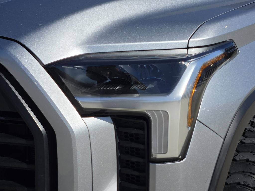 Used 2022 Toyota Tundra SR5 w/ SR5 Convenience Package image 3