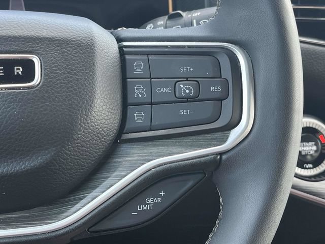 Used 2024 Jeep Wagoneer Series III AWD/4WD image 30