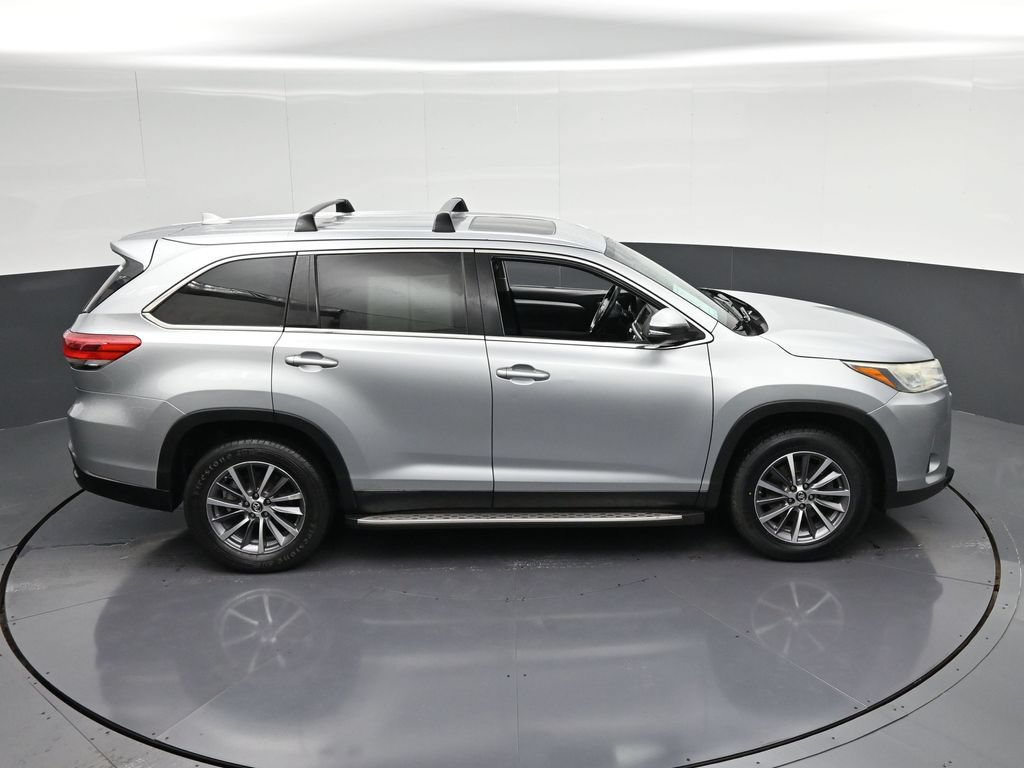 Used 2019 Toyota Highlander XLE FWD image 20