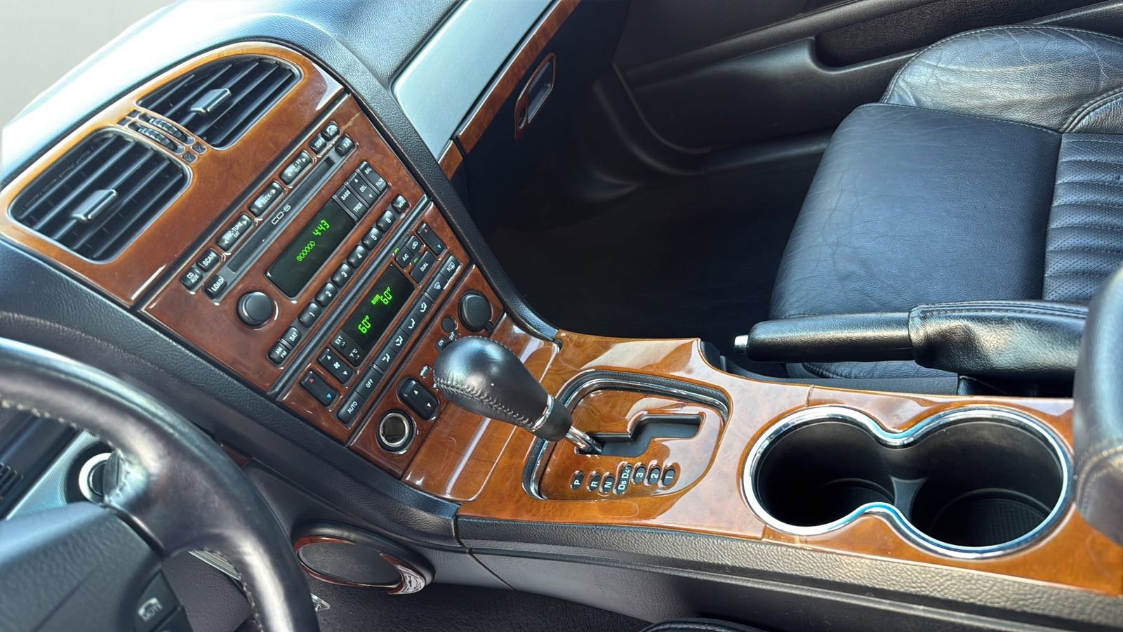 Used 2005 Ford Thunderbird image 20