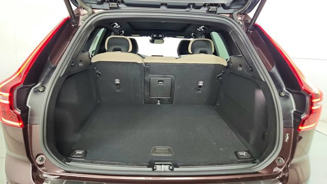 New 2026 Volvo XC60 B5 Core w/ Protection Package Premier AWD/4WD image 36
