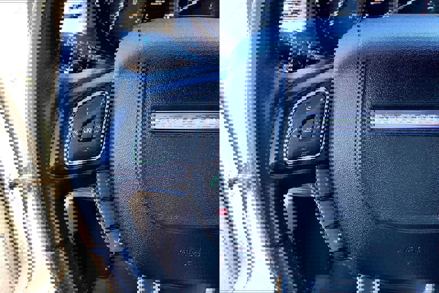 Used 2018 Land Rover Range Rover Evoque SE Premium image 20