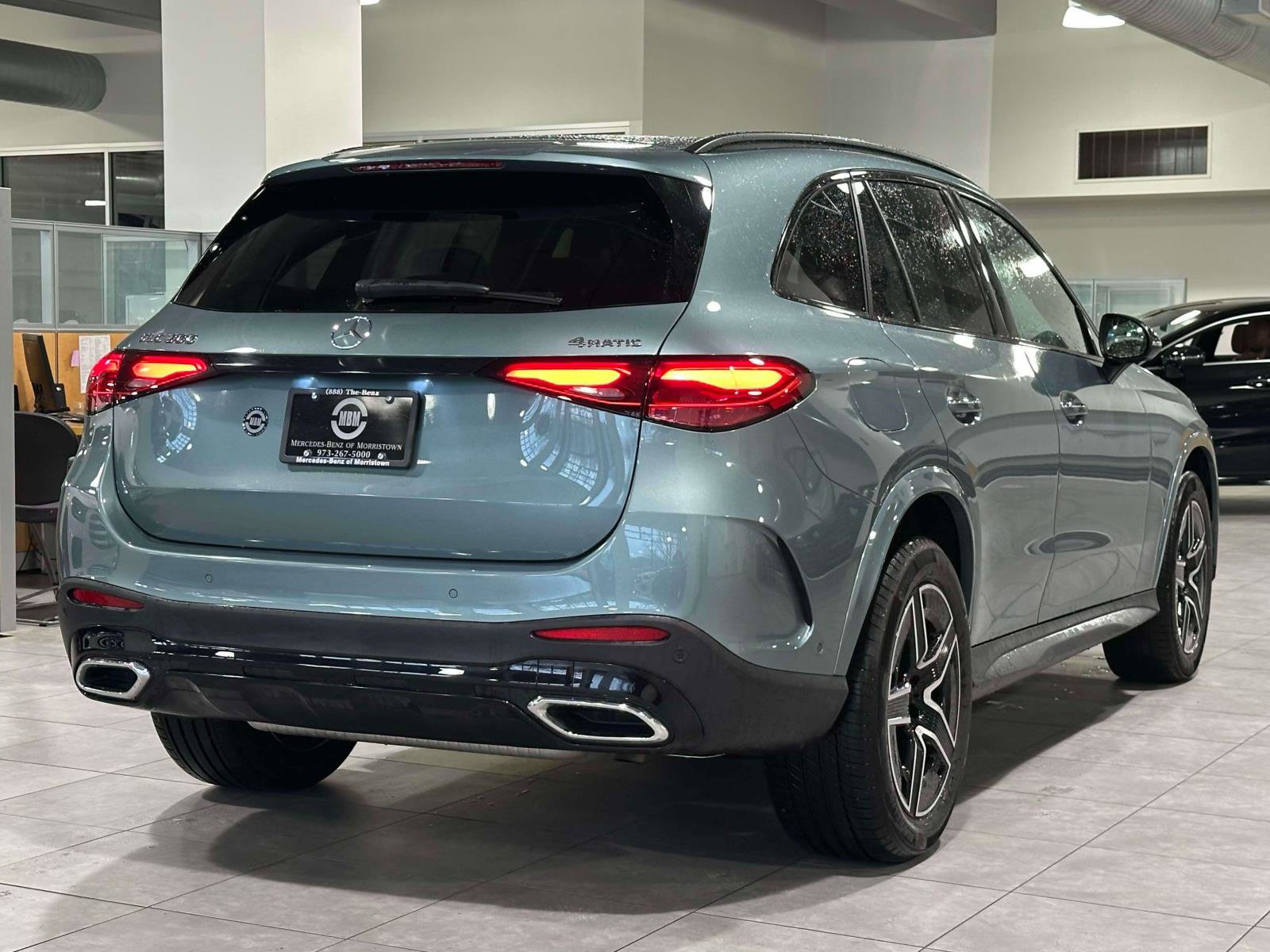 Used 2025 Mercedes-Benz GLC 300 4MATIC image 3