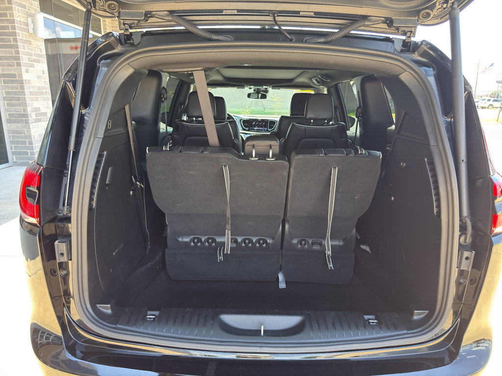 Used 2025 Chrysler Pacifica Limited FWD image 19