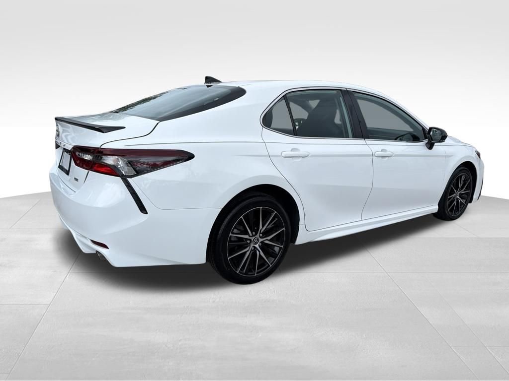 Used 2022 Toyota Camry SE w/ Convenience Package FWD image 7