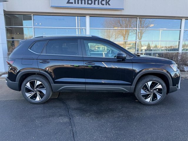 New 2026 Volkswagen Taos SE AWD/4WD image 2