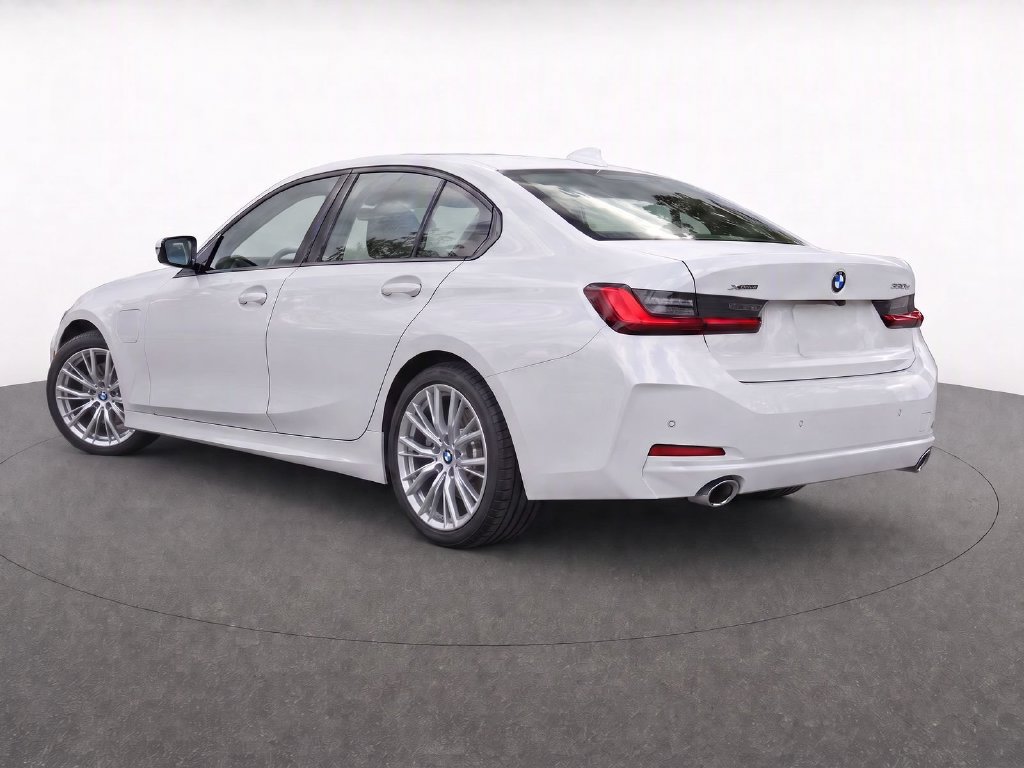 Used 2024 BMW 330e xDrive AWD/4WD image 4