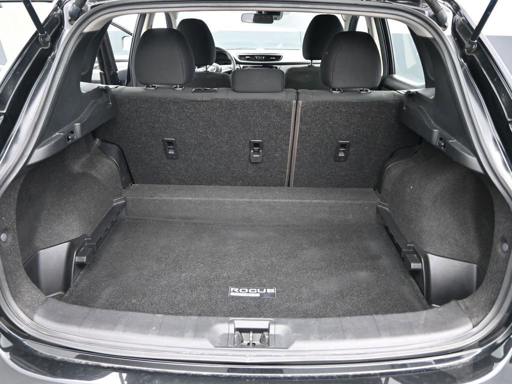 Used 2021 Nissan Rogue Sport S image 11