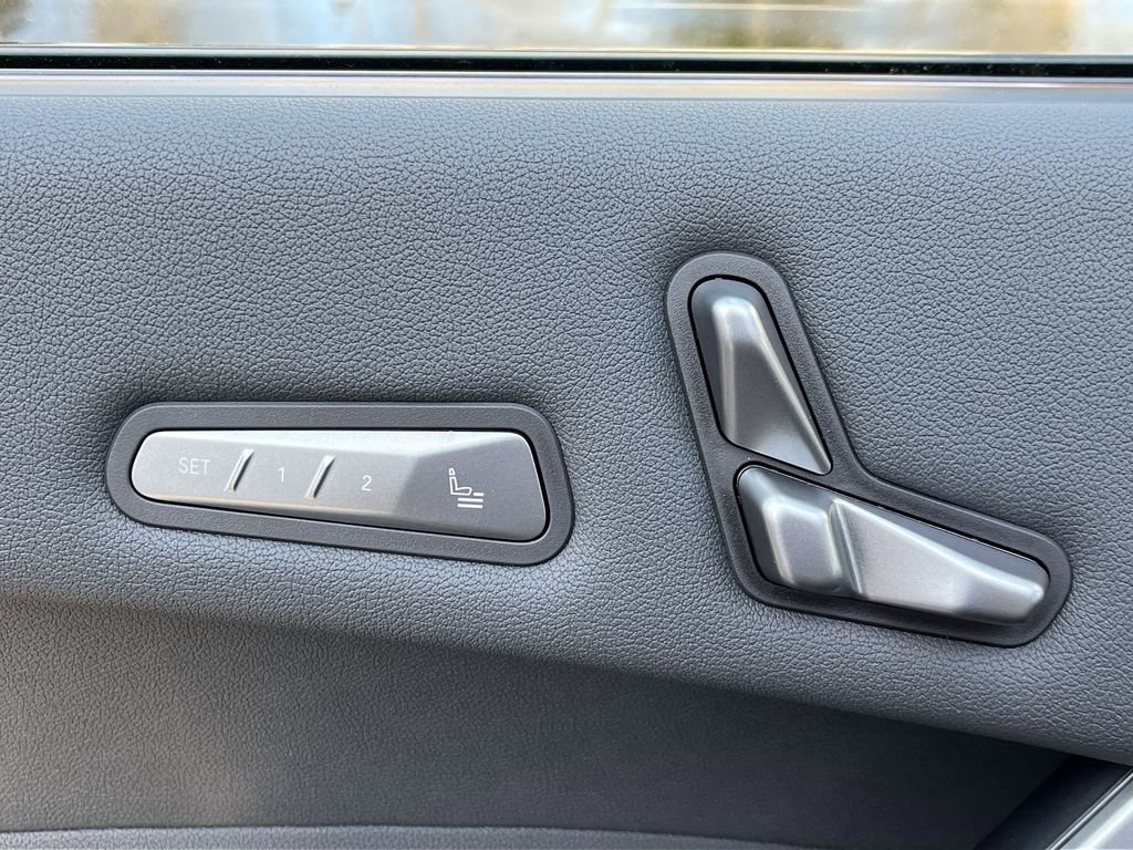 New 2026 BMW iX xDrive45 w/ M Sport Package image 12