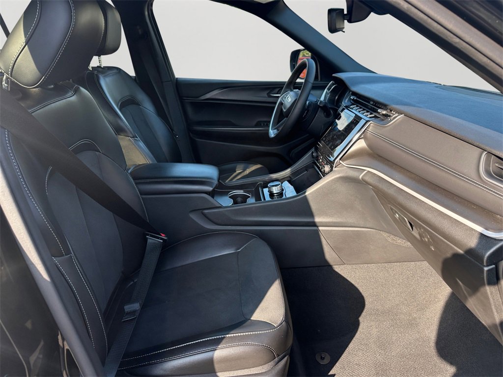 Used 2024 Jeep Grand Cherokee Altitude image 12