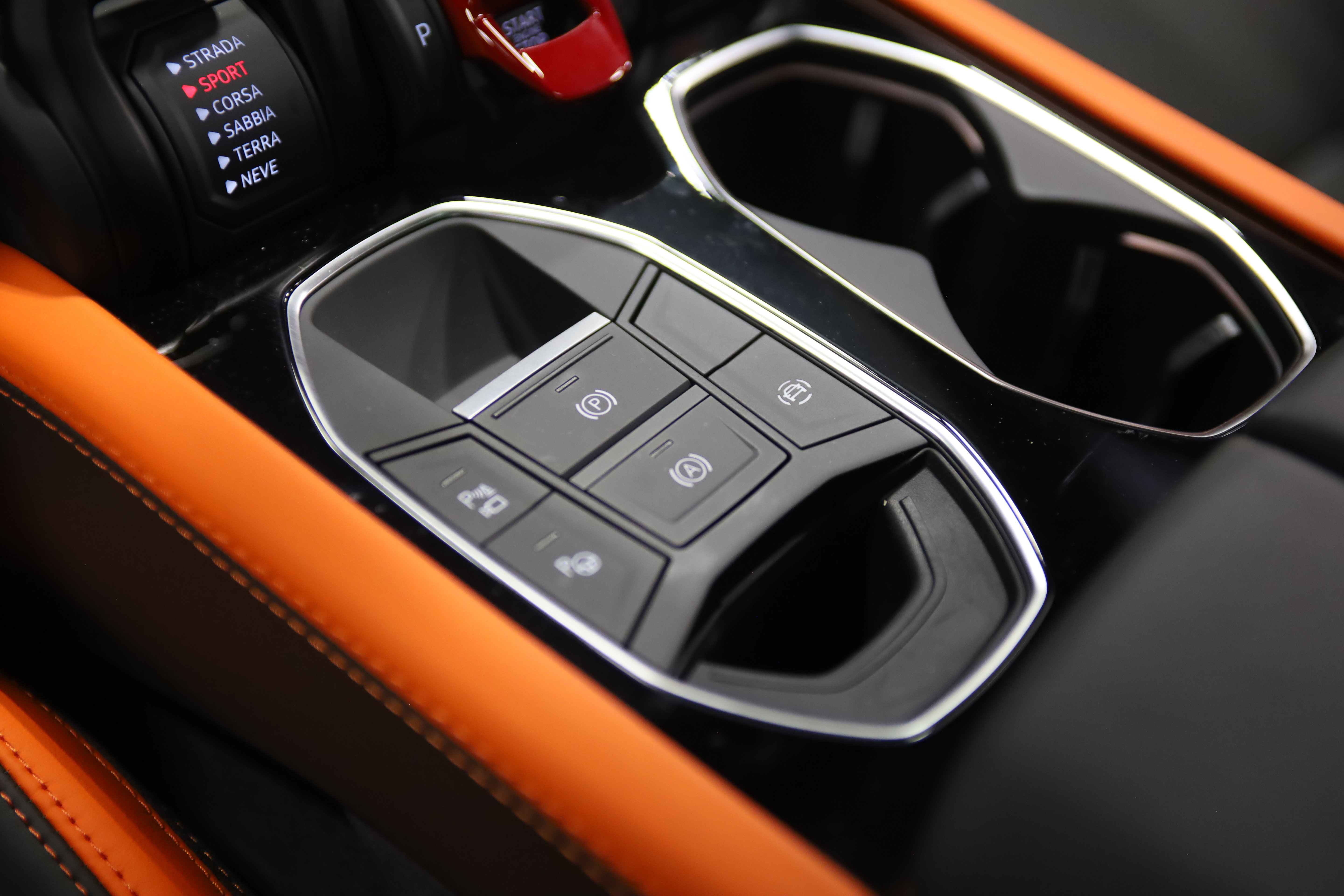 Used 2025 Lamborghini Urus SE AWD/4WD image 29