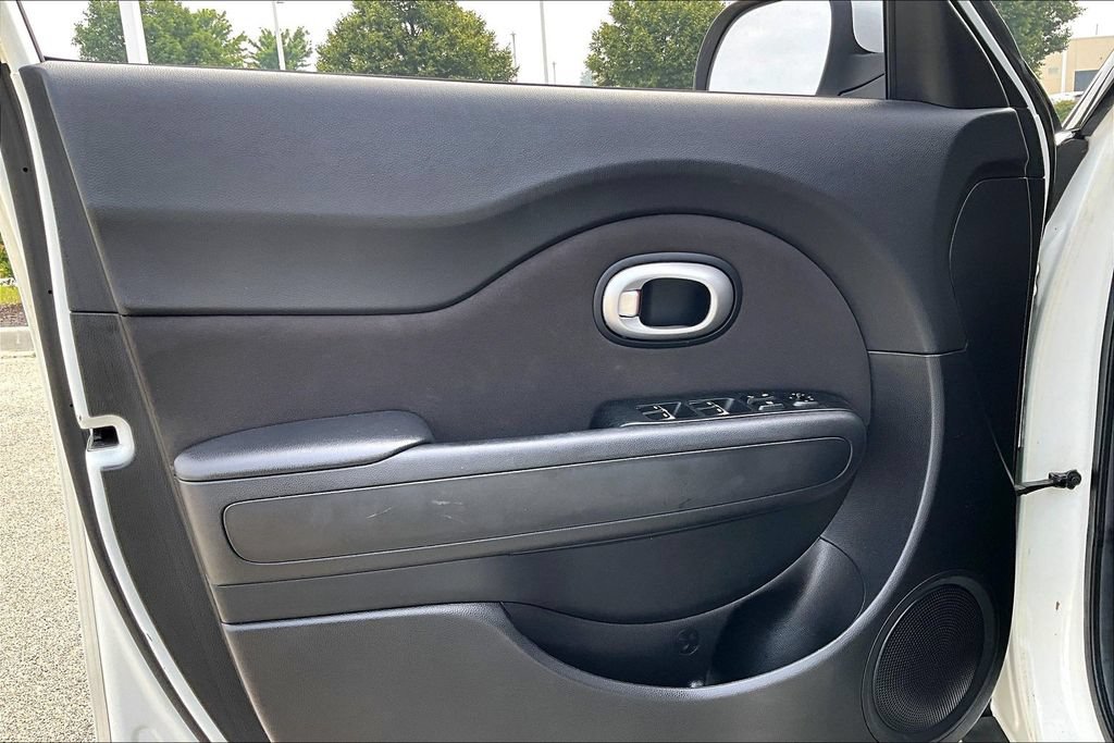 Used 2019 Kia Soul FWD image 14