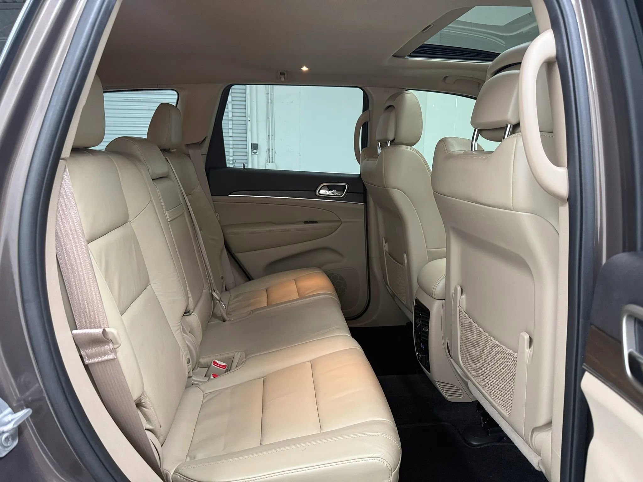 Used 2017 Jeep Grand Cherokee Limited RWD image 15