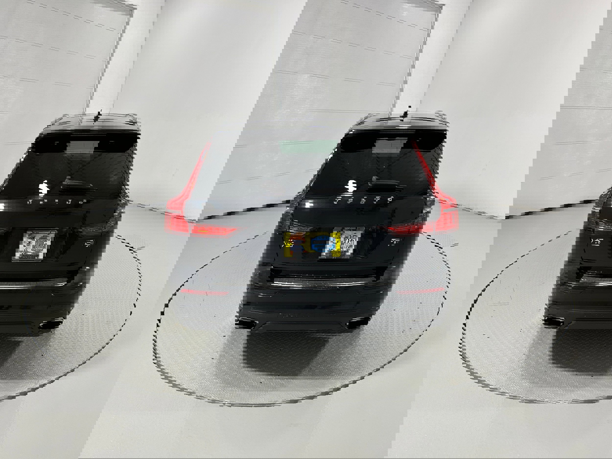 Used 2020 Volvo V60 T5 Cross Country w/ Protection Package Premier image 31