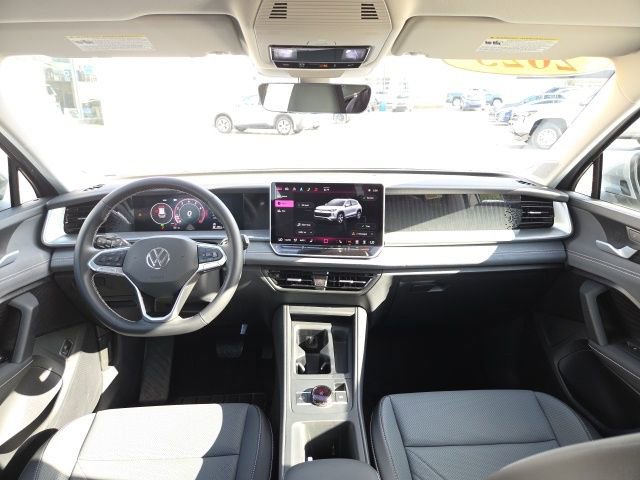 Used 2025 Volkswagen Tiguan SE AWD/4WD image 20