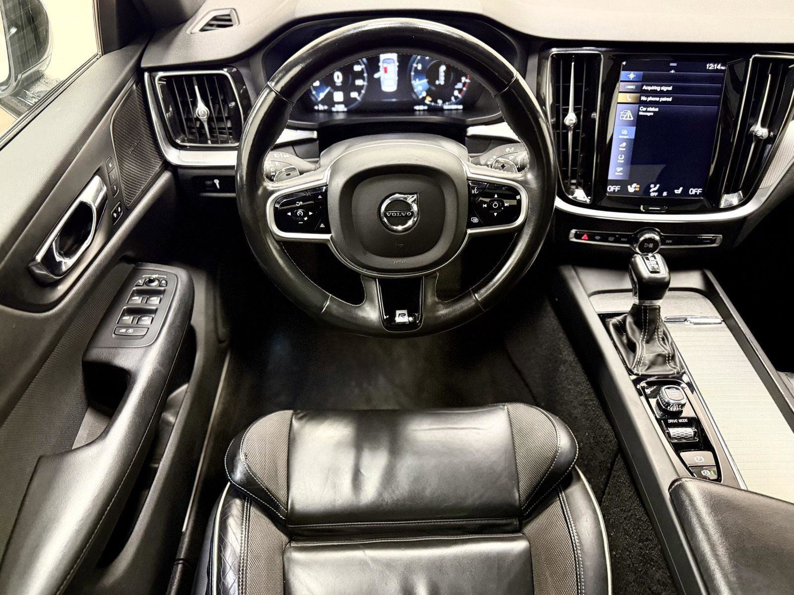 Used 2019 Volvo S60 T5 R-Design image 2