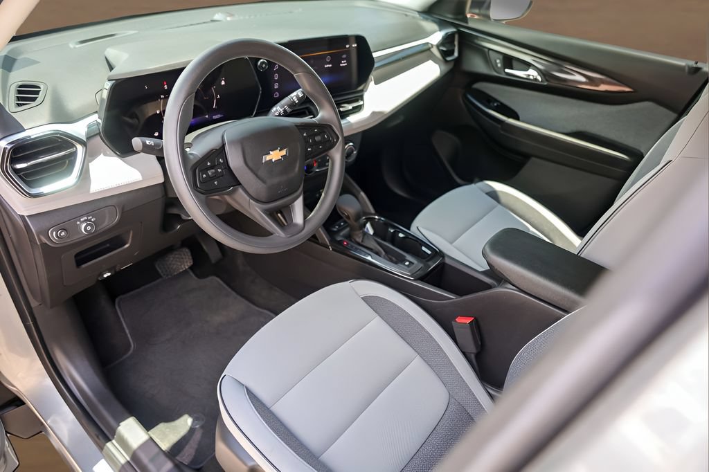 Used 2024 Chevrolet TrailBlazer LS w/ LS Convenience Package FWD image 10