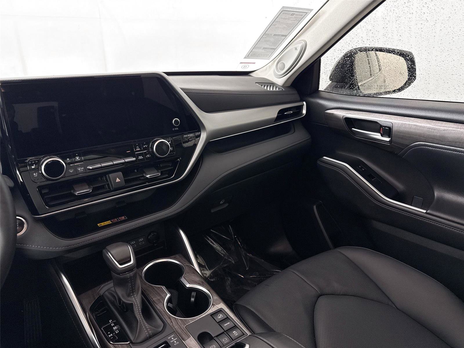 Certified 2025 Toyota Highlander Platinum image 34